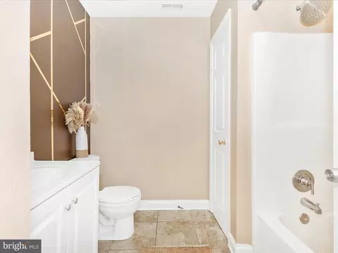 Bath - 5501 Todd Ave, Baltimore, MD 21206 photo 4 of 7