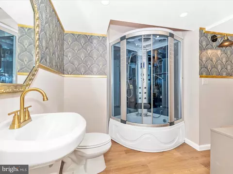Bath - 5501 Todd Ave, Baltimore, MD 21206 photo 6 of 7