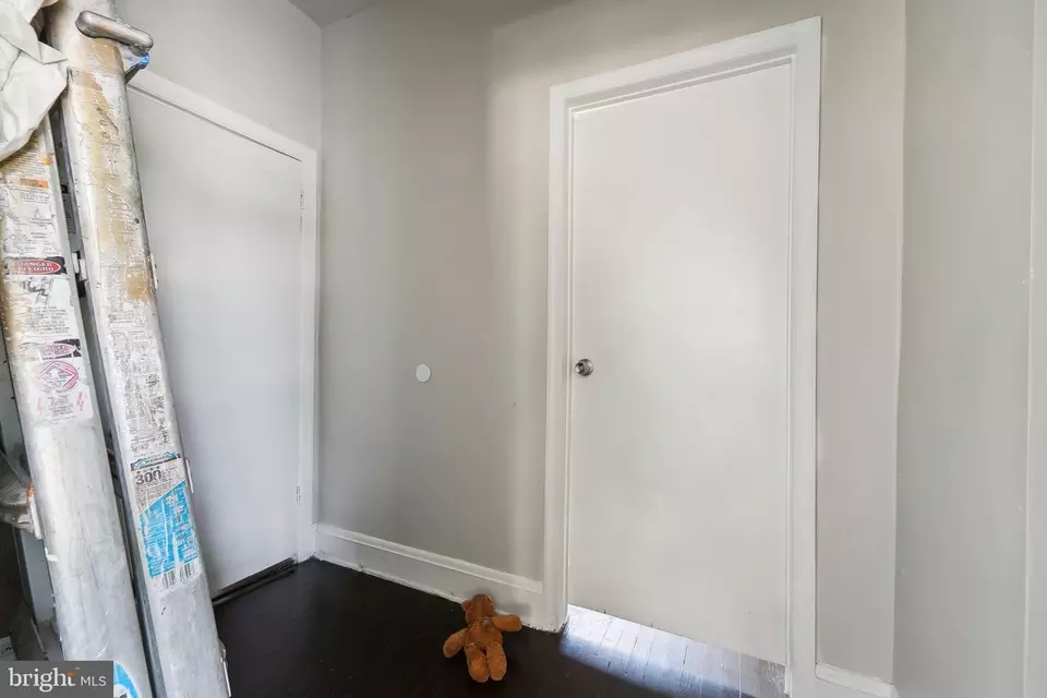 Entry Way - 817 Homestead St, Baltimore, MD 21218 photo 6 of 12