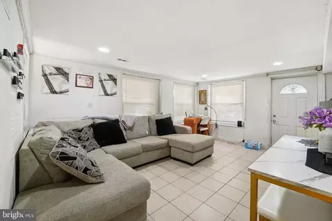 Entry Way - 817 Homestead St, Baltimore, MD 21218 photo 1 of 12