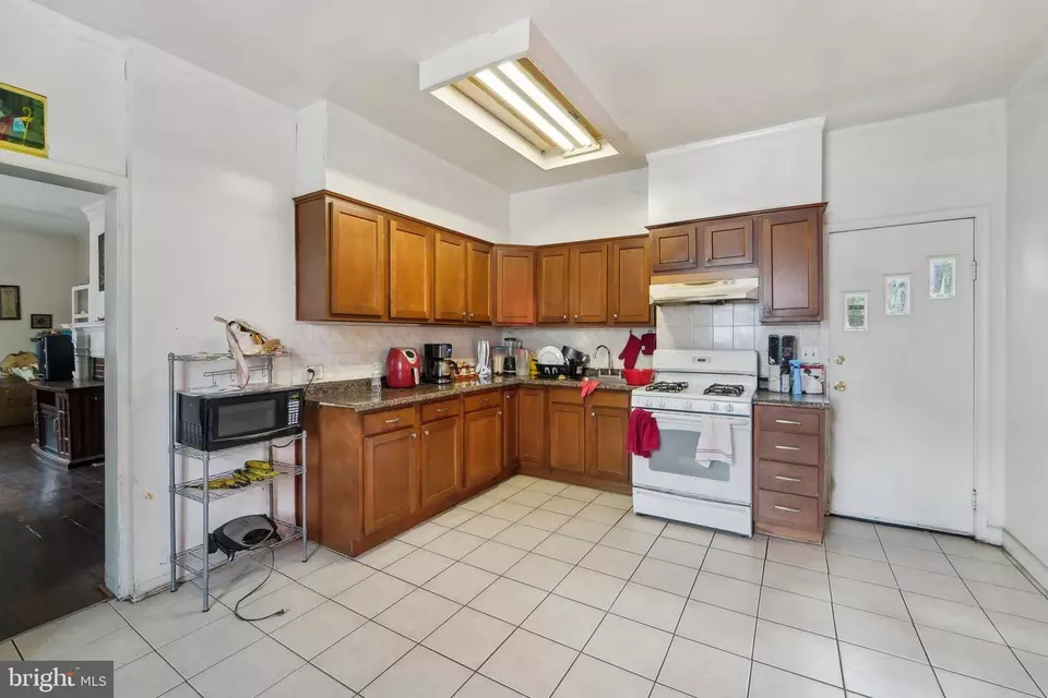 Entry Way - 817 Homestead St, Baltimore, MD 21218 photo 8 of 12