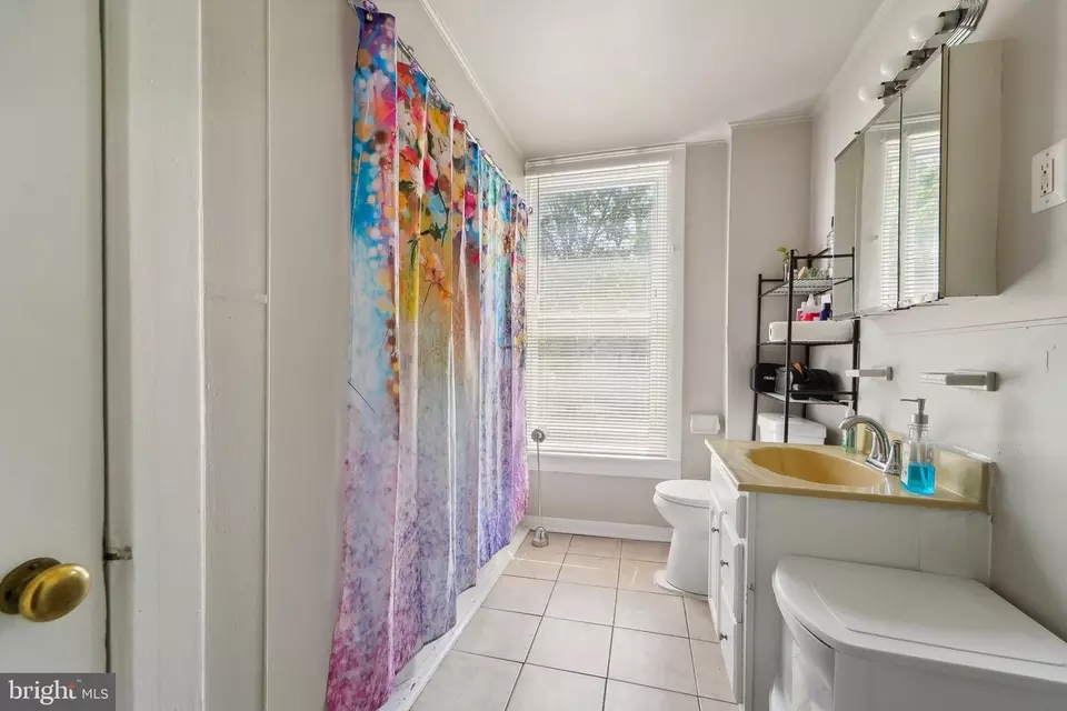 Entry Way - 817 Homestead St, Baltimore, MD 21218 photo 7 of 12