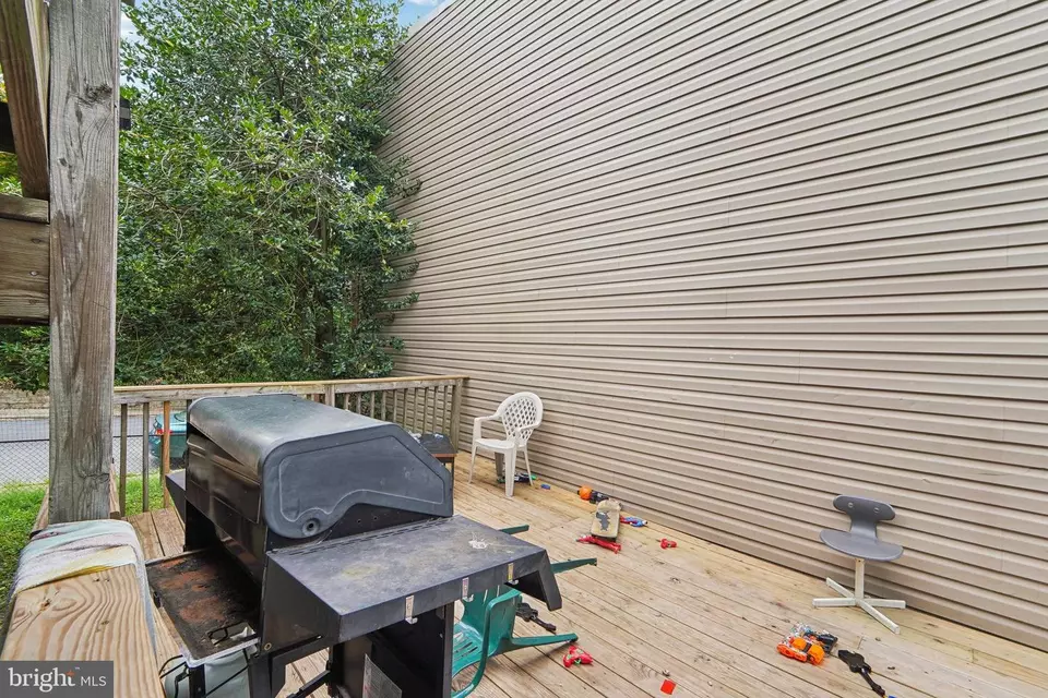 Exterior - 817 Homestead St, Baltimore, MD 21218 photo 4 of 6