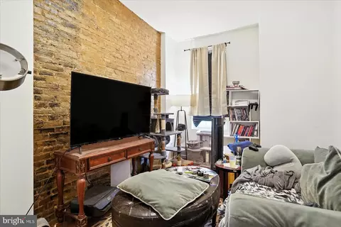 1027 N Caroline St, Baltimore, MD 21205