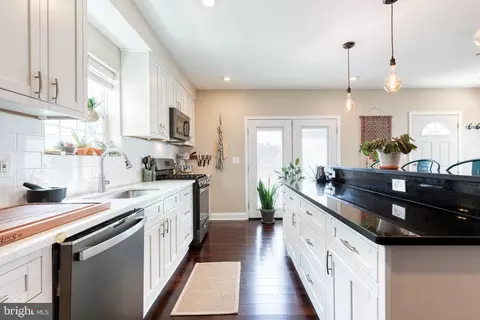 Entry Way - 3570 Poole St, Baltimore, MD 21211 photo 1 of 8