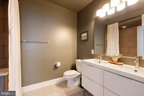 Bath - 3570 Poole St, Baltimore, MD 21211 photo 2 of 4