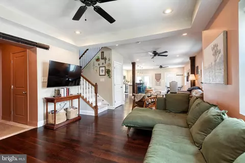 Entry Way - 3570 Poole St, Baltimore, MD 21211 photo 4 of 8