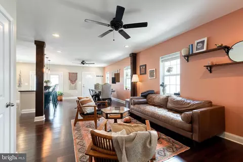 Entry Way - 3570 Poole St, Baltimore, MD 21211 photo 5 of 8