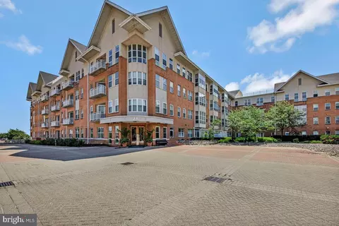 23 Pierside Dr #129, Baltimore, MD 21230