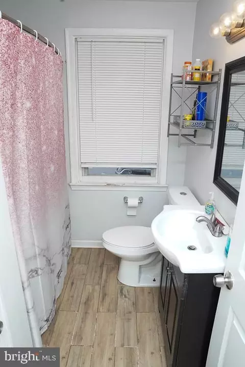 Bath - 3814 Erdman Ave, Baltimore, MD 21213 photo 1 of 2
