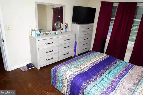 Bedroom - 3814 Erdman Ave, Baltimore, MD 21213 photo 2 of 4
