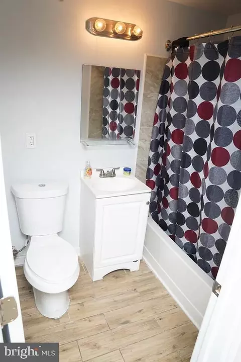 Bath - 3814 Erdman Ave, Baltimore, MD 21213 photo 2 of 2