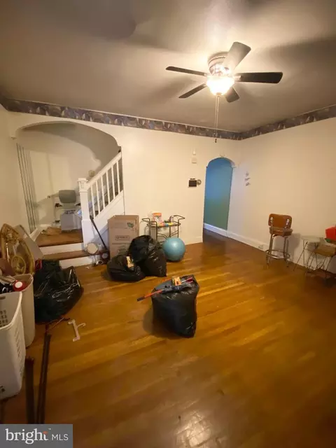 Entry Way - 3126 Kenyon Ave, Baltimore, MD 21213 photo 2 of 3