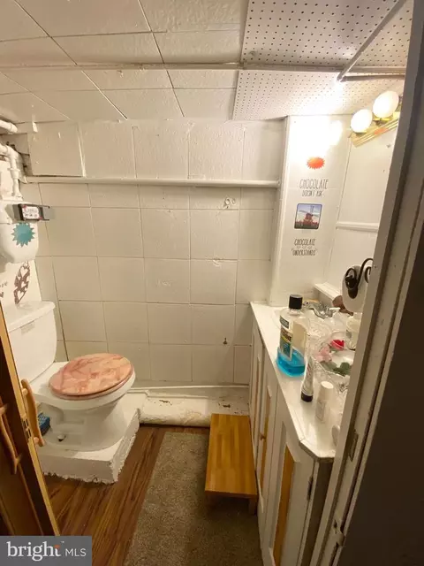 Bath - 3126 Kenyon Ave, Baltimore, MD 21213 photo 3 of 3