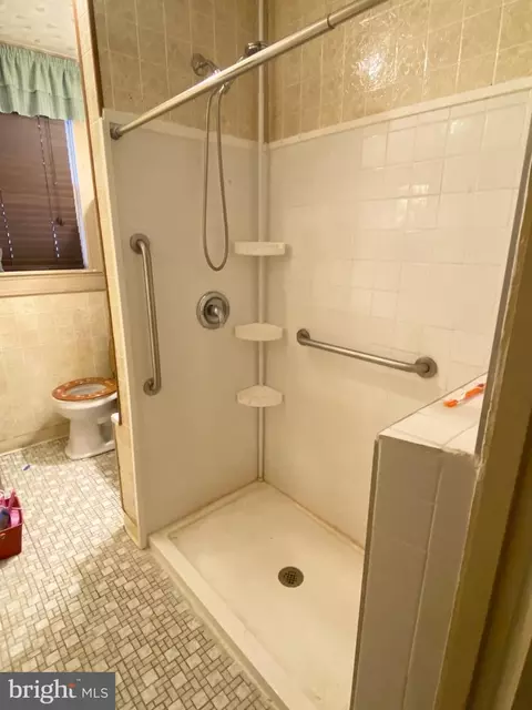 Bath - 3126 Kenyon Ave, Baltimore, MD 21213 photo 1 of 3