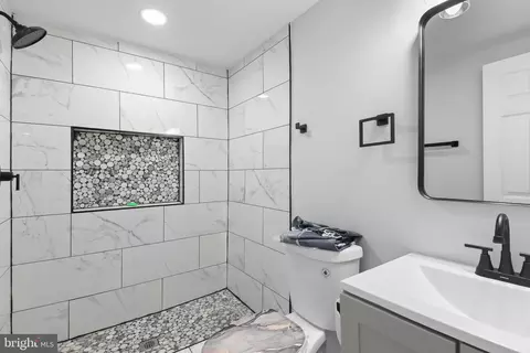 Bath - 1528 Appleton St, Baltimore, MD 21217 photo 1 of 4