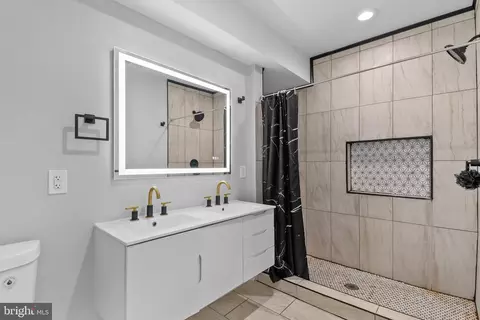 Bath - 1528 Appleton St, Baltimore, MD 21217 photo 3 of 4