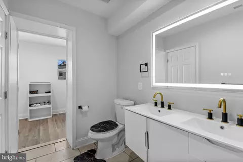 Bath - 1528 Appleton St, Baltimore, MD 21217 photo 4 of 4