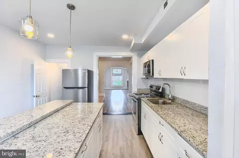 Entry Way - 2039 Sinclair Ln, Baltimore, MD 21213 photo 4 of 6