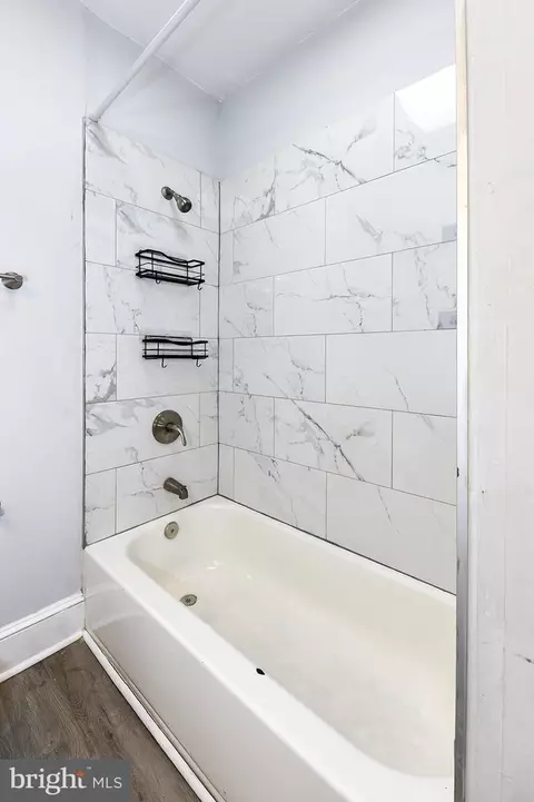 Bath - 2039 Sinclair Ln, Baltimore, MD 21213 photo 4 of 5