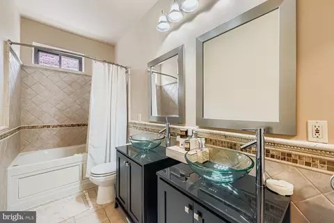 Bath - 2204 Park Ave #301, Baltimore, MD 21217 photo 1 of 2