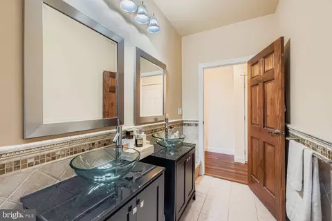 Bath - 2204 Park Ave #301, Baltimore, MD 21217 photo 2 of 2