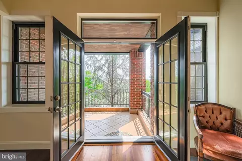 Entry Way - 2204 Park Ave #301, Baltimore, MD 21217 photo 3 of 3
