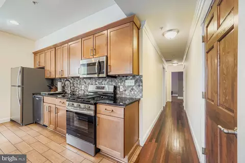 Entry Way - 2204 Park Ave #301, Baltimore, MD 21217 photo 2 of 3