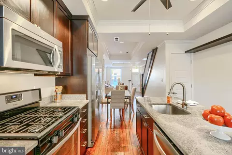 Entry Way - 22 Decker Ave S, Baltimore, MD 21224 photo 5 of 6