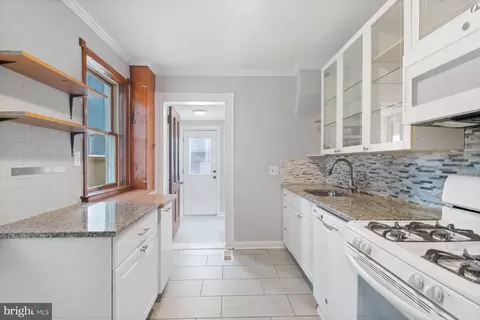 Entry Way - 1105 Haubert St, Baltimore, MD 21230 photo 2 of 3