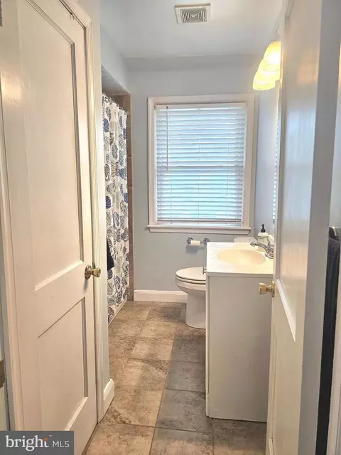Bath - 1649 Gleneagle Rd, Baltimore, MD 21239 photo 1 of 1