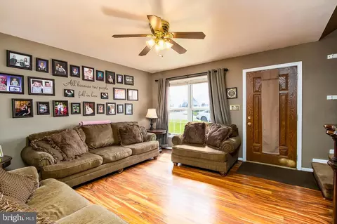 Entry Way - 1102 Inner Cir, Baltimore, MD 21225 photo 1 of 1