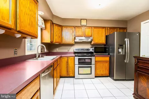 Kitchen - 1102 Inner Cir, Baltimore, MD 21225 photo 1 of 3