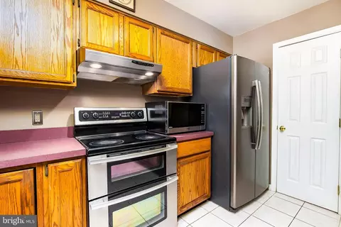 Kitchen - 1102 Inner Cir, Baltimore, MD 21225 photo 2 of 3