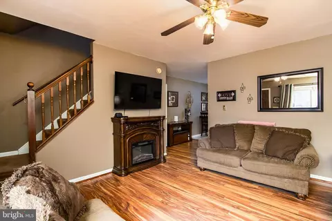Living - 1102 Inner Cir, Baltimore, MD 21225 photo 1 of 1