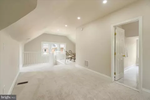 Entry Way - 4301 Arabia Ave, Baltimore, MD 21214 photo 6 of 7