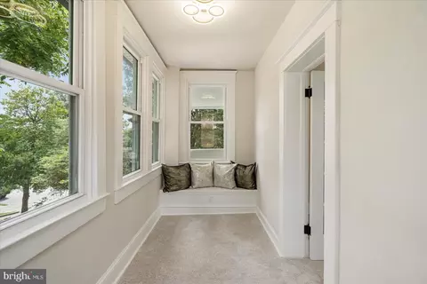 Entry Way - 4301 Arabia Ave, Baltimore, MD 21214 photo 4 of 7