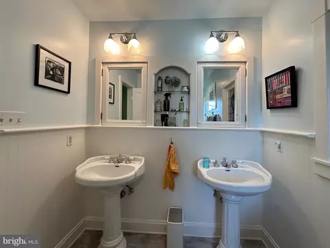 Bath - 5512 Sefton Ave, Baltimore, MD 21214 photo 6 of 8