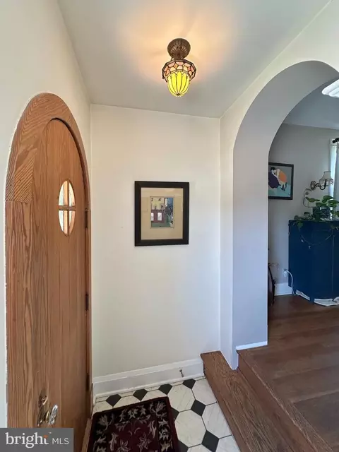 Entry Way - 5512 Sefton Ave, Baltimore, MD 21214 photo 1 of 2