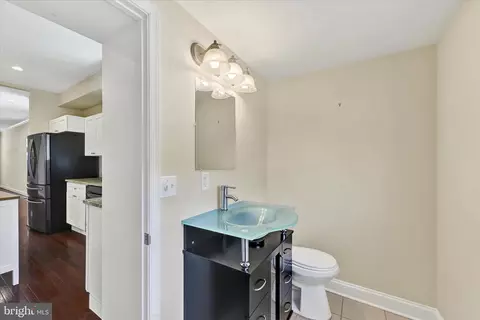 Bath - 4000 Falls Rd, Baltimore, MD 21211 photo 1 of 4