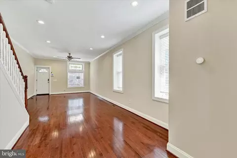 Living - 4000 Falls Rd, Baltimore, MD 21211 photo 4 of 7
