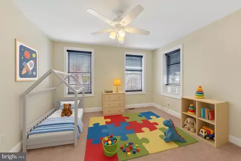 Bedroom - 4000 Falls Rd, Baltimore, MD 21211 photo 2 of 3