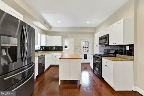 Kitchen - 4000 Falls Rd, Baltimore, MD 21211 photo 3 of 5