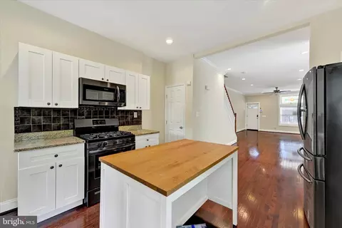 Entry Way - 4000 Falls Rd, Baltimore, MD 21211 photo 2 of 4