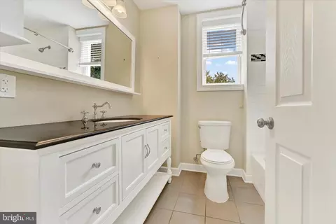 Bath - 4000 Falls Rd, Baltimore, MD 21211 photo 2 of 4