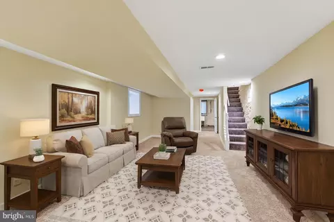 Living - 4000 Falls Rd, Baltimore, MD 21211 photo 7 of 7