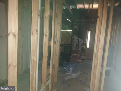 Entry Way - 1927 Mchenry St, Baltimore, MD 21223 photo 3 of 7
