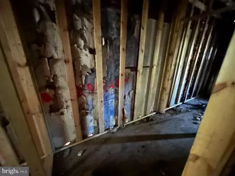 Entry Way - 1927 Mchenry St, Baltimore, MD 21223 photo 2 of 7
