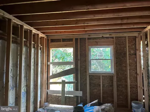 Entry Way - 1927 Mchenry St, Baltimore, MD 21223 photo 5 of 7