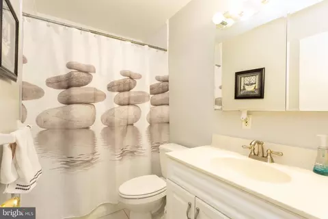 Bath - 3313 Claran Rd, Baltimore, MD 21215 photo 2 of 2